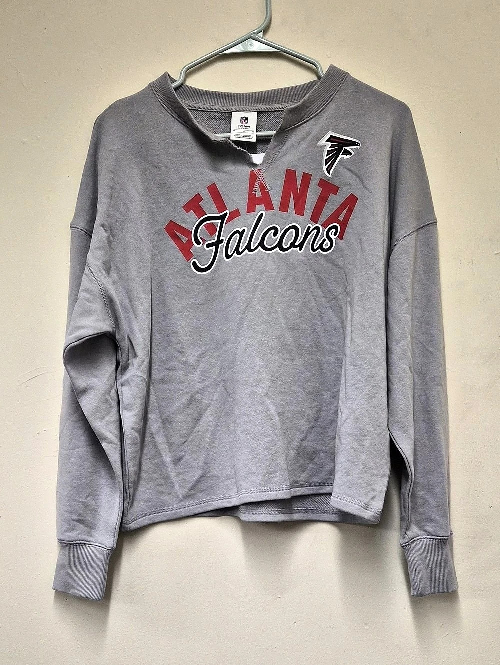 NFL Team Apparel Atlanta Falcons Graphic Sweatshirt in Gray & Red|  Size Medium